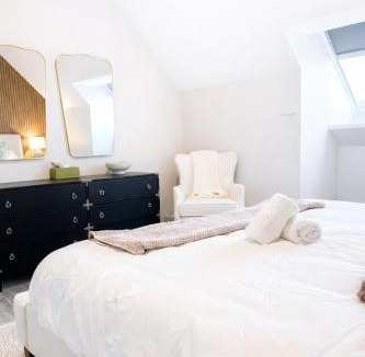 Mill River Apartment | Spacious King 1BR by Wooster Square & Yale
