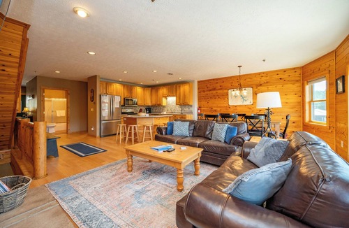 McHenry House | Spacious Lake Villa w/Woodsy Charm