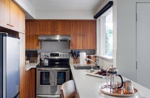 Wallingford Apartment | Spectacular Views- Skyline & Lake Union, Hi Speed Internet