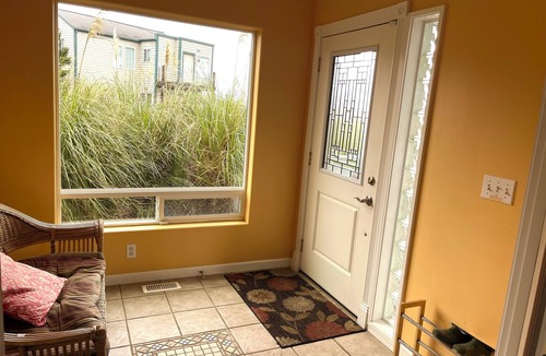 Newport House | Spectacular with Deals @ Super Fun Ocean House & Location; Great Water Views!