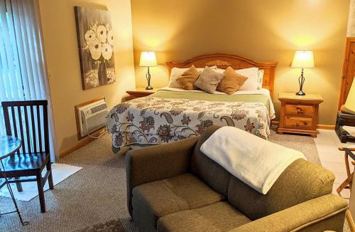 Prudenville Hotel | Springbrook Inn