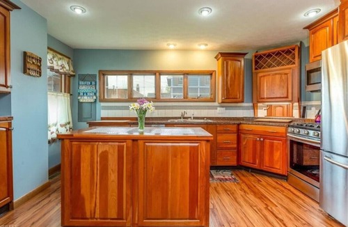 Huron House | Steps from Lake Erie & Close to Cedar Point
