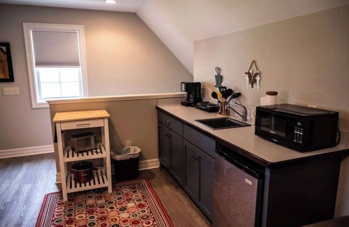 Hingham Apartment | Studio near Kettle Moraine Forest-hikers paradise!