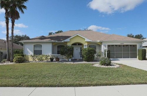 Regency Oaks House | Stunning 3BR lakefront - Pool home in Palmetto - Cranes Galore