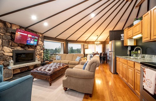 Boyne Falls Cabin | Stunning Cabin Getaway Perfect for Large Groups Situated in Boyne Falls, Michigan