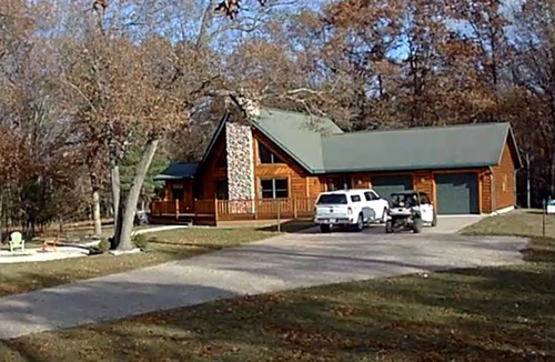 Nekoosa Cabin | Stunning Lake Petenwell Log Home Near Sand Valley Golf