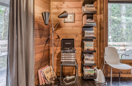 Rhododendron Cabin | Stylish Home with Deck, Private Hot Tub, W/D, Firepit, Forest Views, Free WiFi