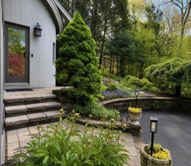 Harwinton Bed & Breakfast | SunnyPeace Modern Home Stay