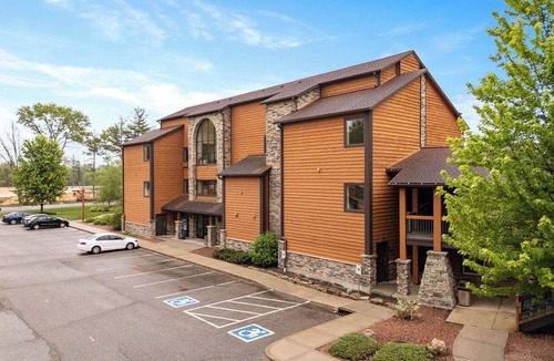 Wisconsin Dells Apartment | Sunset Fairways - ADA Accessible | Waterpark