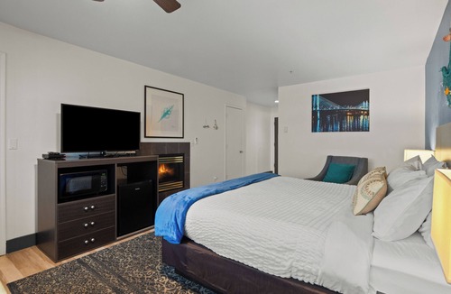 Lincoln Beach Hotel | Sunset Haven