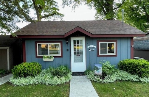 Clare Cottage | Sunset Shores #3-Up North: Classic Summer Fun: Swimming, Fishing, Bonfires