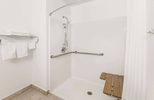 Ionia Hotel | Super 8 by Wyndham Ionia MI