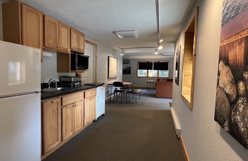 Paradise Cabin | Tahquamenon Suites Lodging