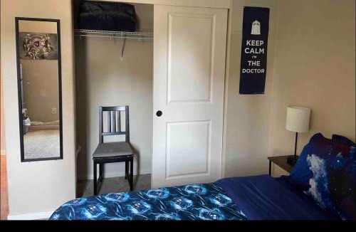 Aloha House | Tardis Dr Who Themed Guest Room