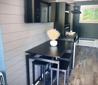 Roscommon Apartment | TeePee Room 11-Newly Renovated