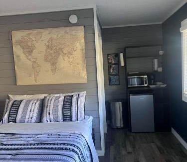 Roscommon Apartment | TeePee Room 16-Newly Renovated