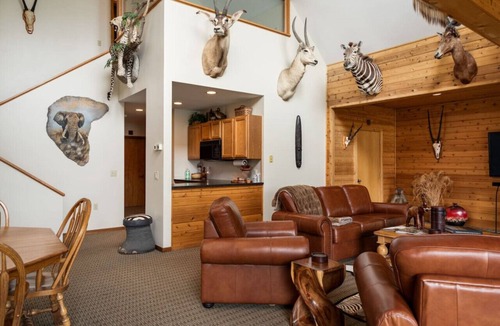 Bitely Cabin | Ten Bdr Lodge with Private Lake & More!