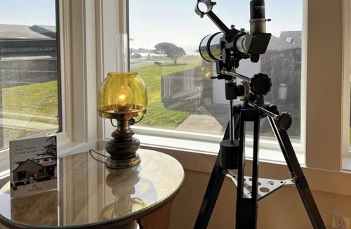 Bandon House | That 70s Beach House Retreat 1 block from Ocean
