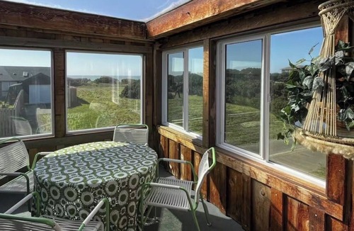 Bandon House | That 70s Beach House Retreat 1 block from Ocean