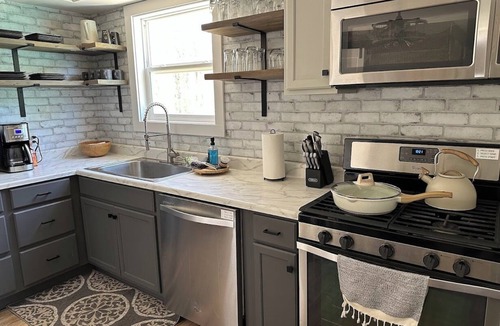 Grand Marais House | The 8's, farmhouse chic 4-bedroom w/garage access in Grand Marais, pet friendly
