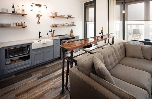 Port Clinton Apartment | The Alibi- (We will cover for you)