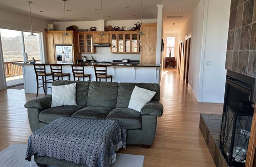 Bandon House | The Coquille River Retreat