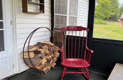 Canaan Cottage | The Cottage at Fickle Fox Farm. Charming 2bd at the base of The Berkshires.