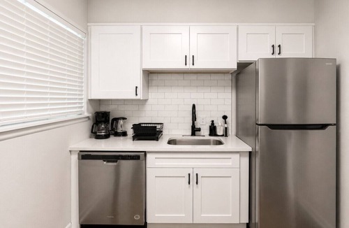 Shannon Villa | The Haven on Hoover | Stylish 2BR Retreat