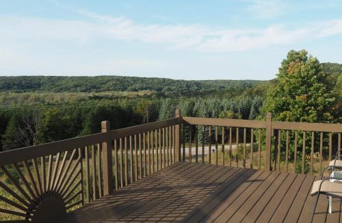 Frankfort House | The Hilltop Retreat - Peaceful with Great Views!