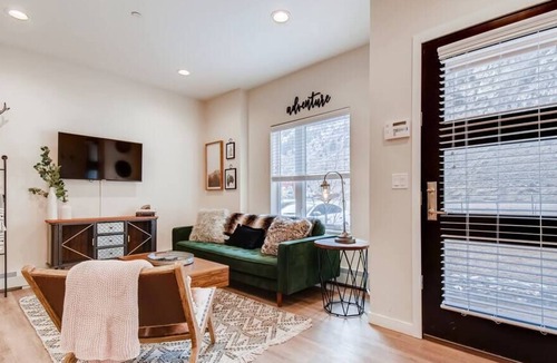 Georgetown House | The Kingfisher / Lakeside Living / Skiing & Hiking