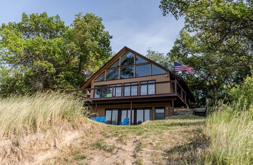 Pigeon Ski Chalet | "The Lakehouse" Lakefront Chalet on Sand Point’s North Shore