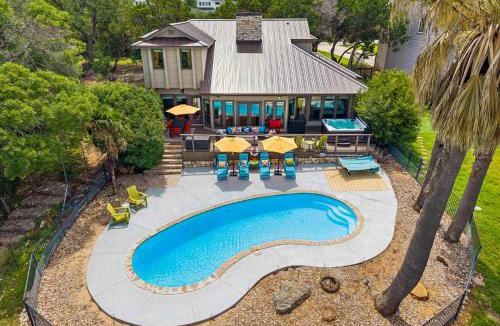 Lakeway House | The Lakeside Soundtrack - Pool Hot Tub Games