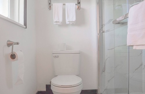 Ronks Hotel | The Lancaster Motel By OYO Ronks near Paradise
