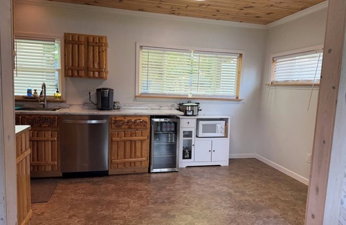 East Jordan House | The Lazy Loon on 6-Mile Lake: Lakefront, Free Water Toys, Pontoon, Pet Friendly