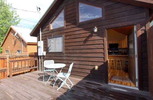 Leadville House | The Little Lodge Leadville — 2BR with Hot Tub, Pet-OK, 1.5 Blocks to Harrison