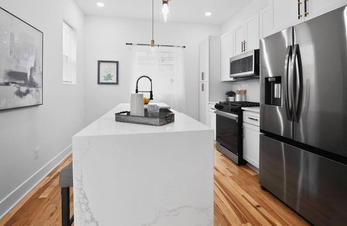 Philadelphia House | The Luxe Presidential Estate @ University City/Spacious 4BR 4.5 BA/Sleeps 10