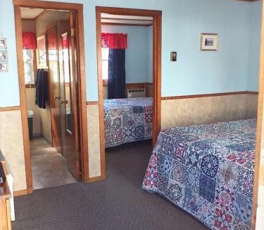 Cheboygan Hotel | The Monarch Motel