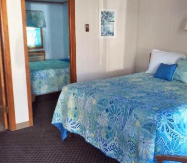 Cheboygan Hotel | The Monarch Motel