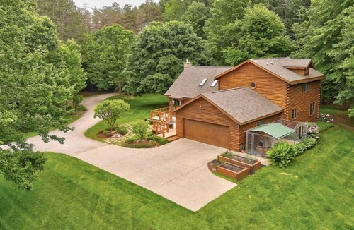 Caro Cabin | The perfect den surrounded by natures beauty to enjoy with your loved ones!