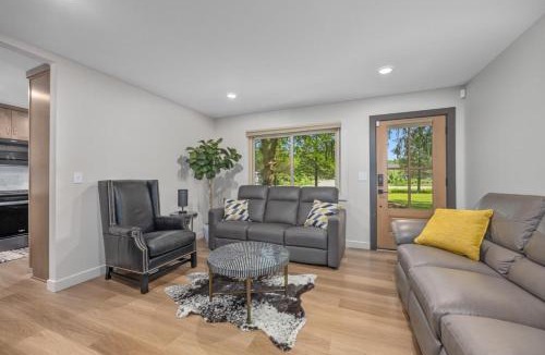 Saugatuck House | The Pines – Modern, Pet-Friendly Retreat Steps from Wedding Venue | Hot Tub & Bike Trail Access