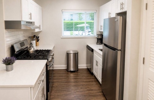 Shannon Apartment | The Sage Retreat | Hoover Designer Stay
