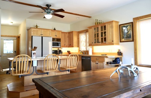 Emigrant House | The Stonefly House- 3 bed/2.5 bath custom stone home, Yellowstone River Front