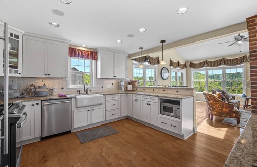 Burgettstown House | Timeless Renovated Pre-Civil War Guest House