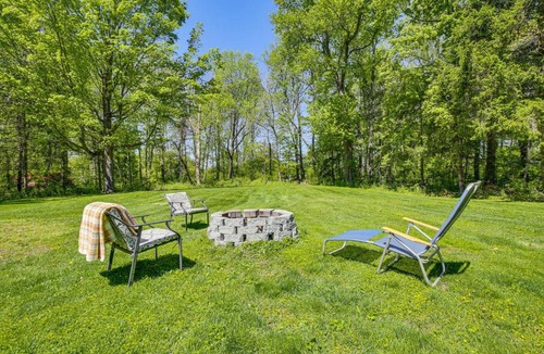 Stormville Apartment | Trailside Base w/Gazebo & Kayaks
