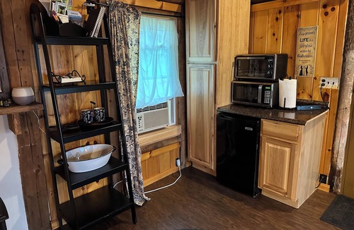 Fitzwilliam Cabin | Tranquil Guest House - Peaceful Sanctuary plus InfraRed Sauna