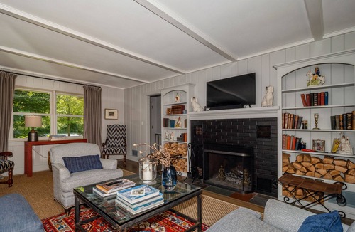 Sharon Cottage | Two Bedroom Cottage Close To Town