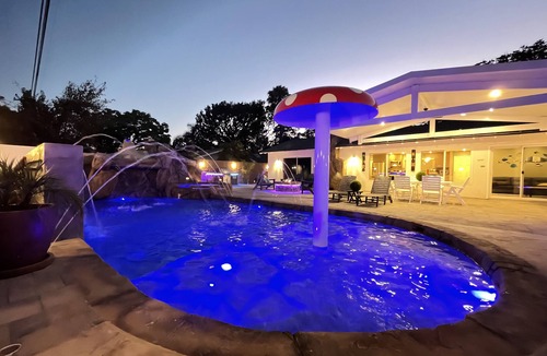 Southwest Anaheim House | ULTIMATE PRIVATE WATER PARK & POOL Next Disneyland