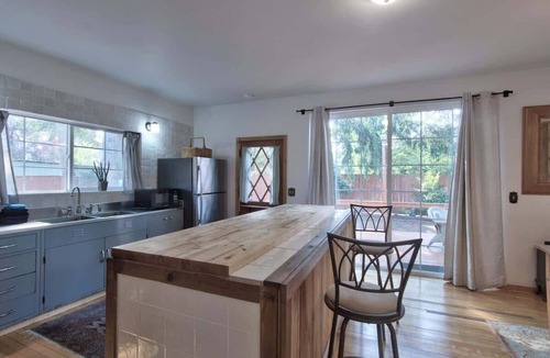 McMinnville House | Upcycled Oasis - McMinnville Couple Monthly Stay