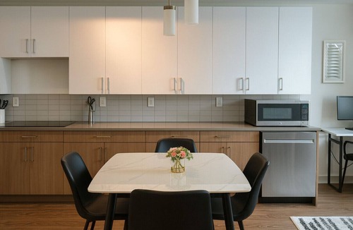 Birmingham Apartment | Upscale 2BR Apt | Rooftop Deck + Fitness U14