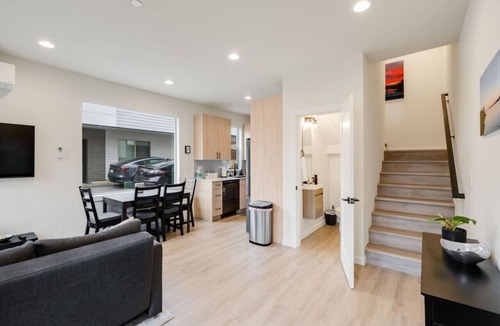Roosevelt Apartment | Urban Roosevelt/Greenlake Getaway